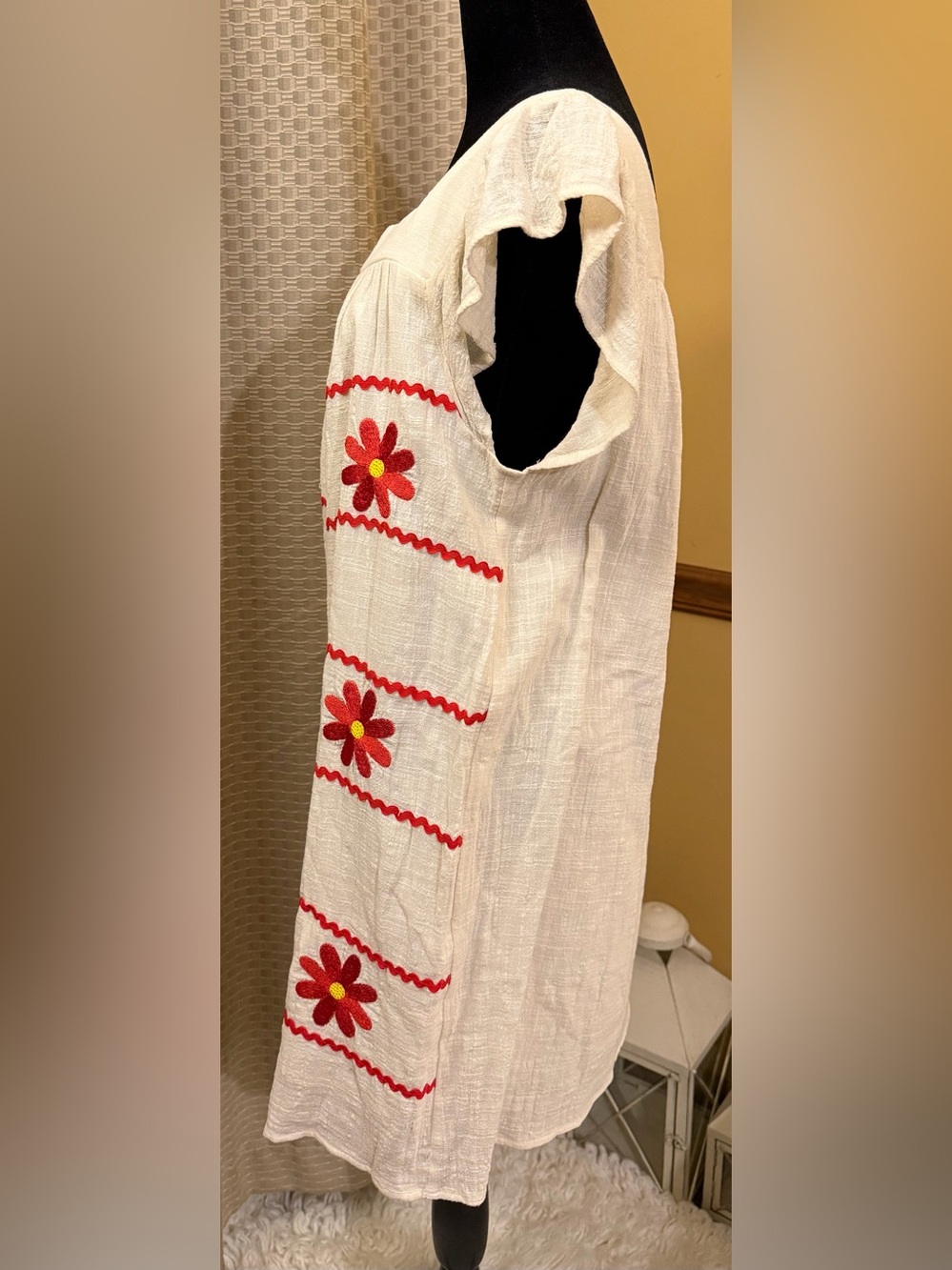 entro White Dress with Red Floral Embroidery - Picture 3 of 9